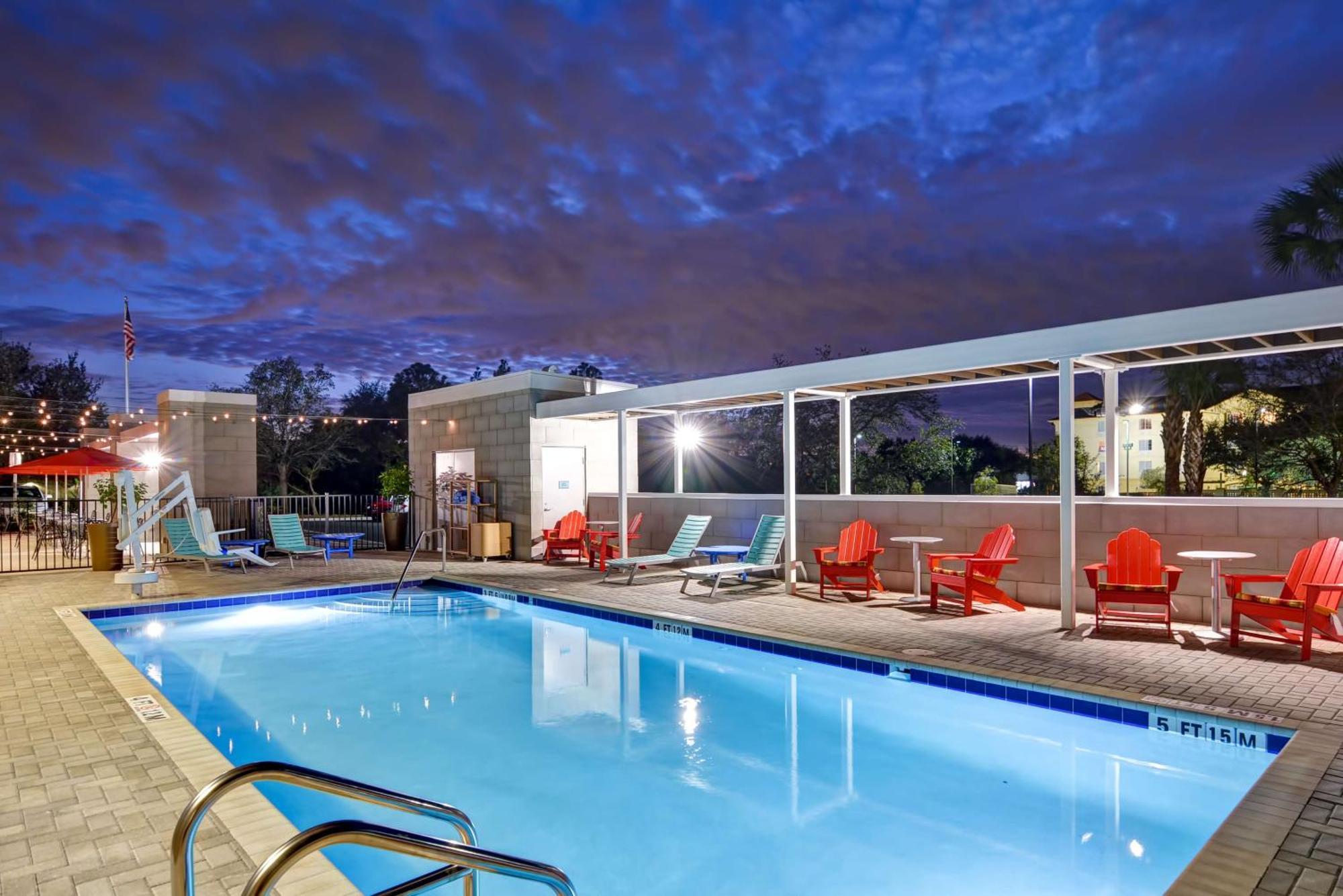 Home2 Suites By Hilton Tampa Usf Near Busch Gardens Extérieur photo